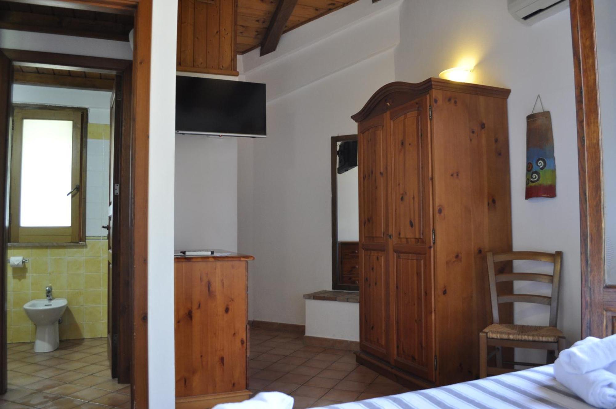 Hotel Borgo San Francesco Gioiosa Marea Habitación foto